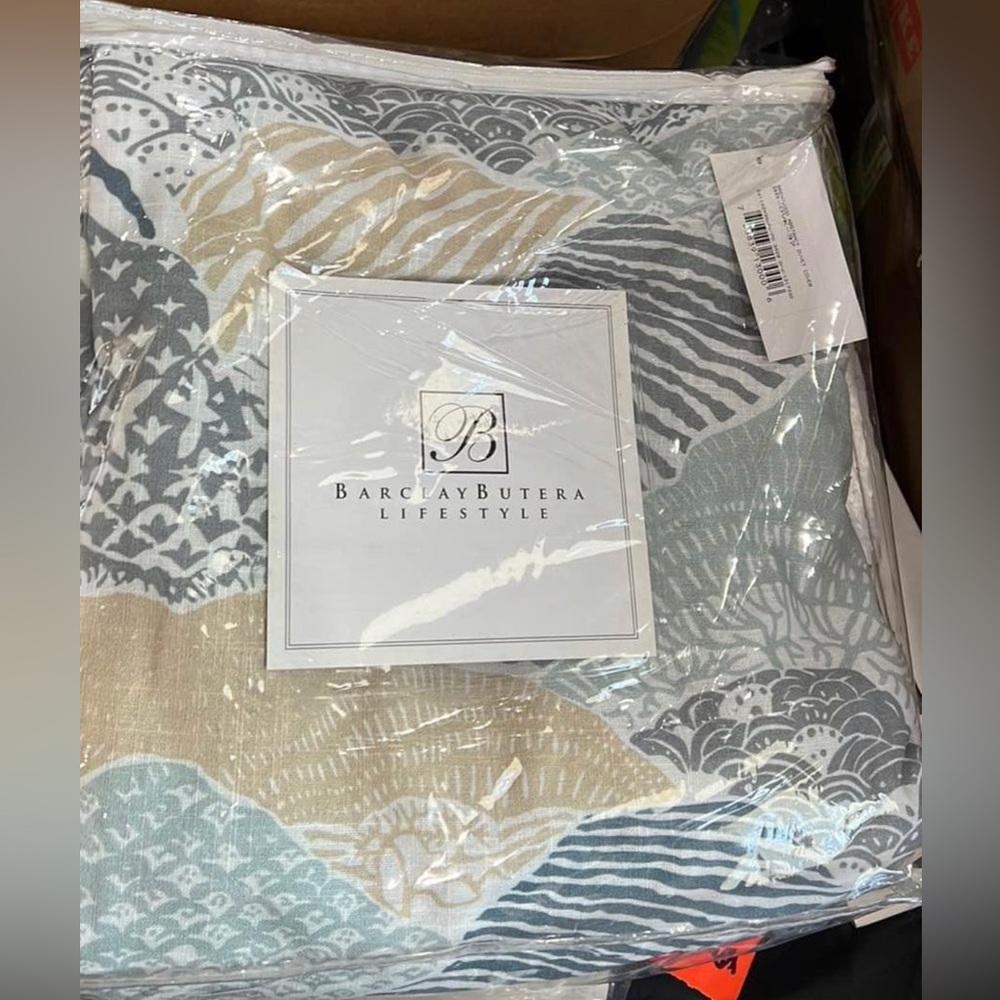 Barclay Butera lifestyle Brentwood king duvet cover